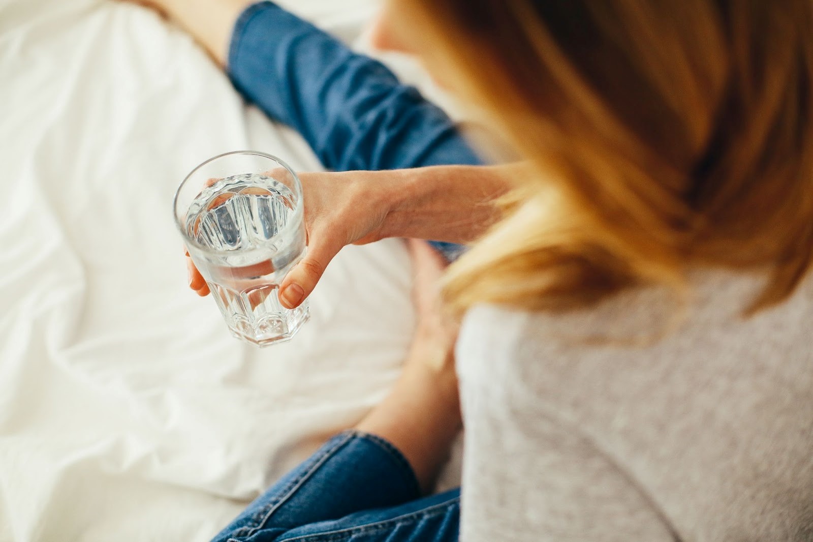 5 Voordelen van voldoende gezond drinkwater drinken